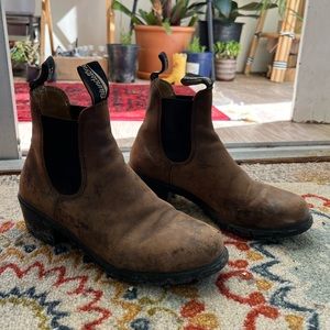 Brown Chelsea Boot Blundstones with small heel